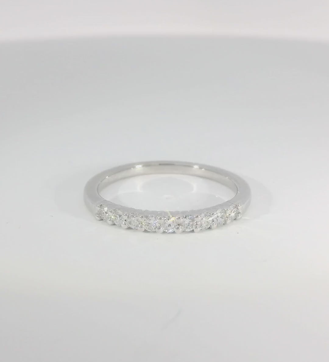 14KW White Gold 9-stone Diamond band - 0.28ctw