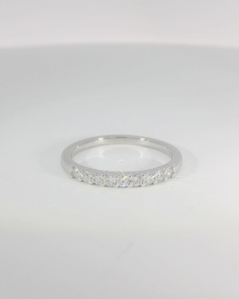 14KW White Gold 9-stone Diamond band - 0.28ctw