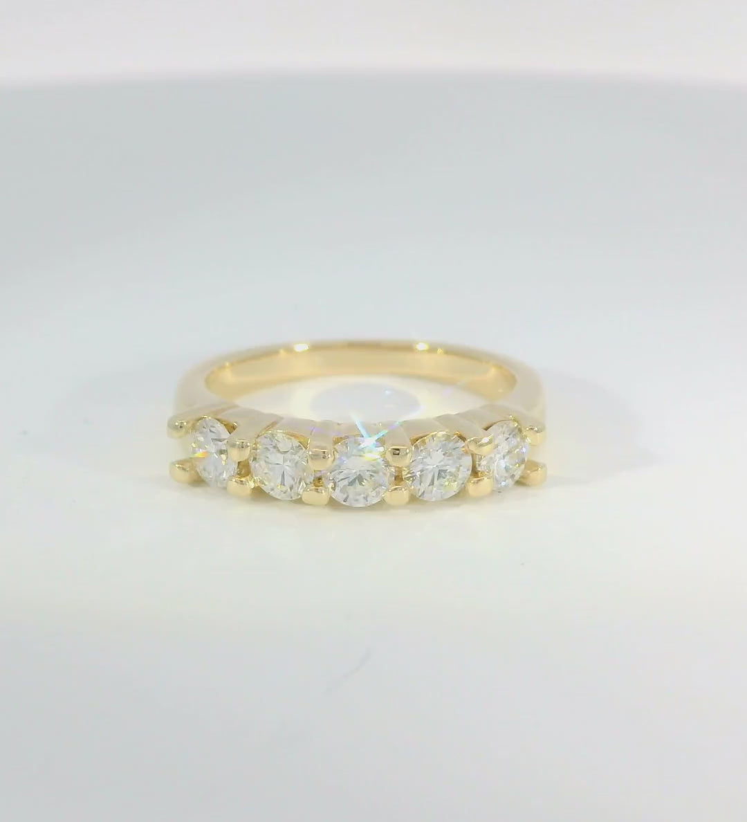 14KY Shared prong 5-stone Diamond Wedding Band - 0.95ctw