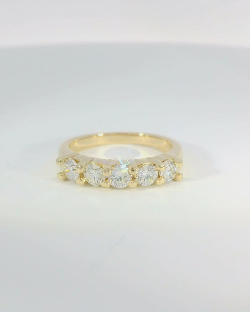 14KY Shared prong 5-stone Diamond Wedding Band - 0.95ctw
