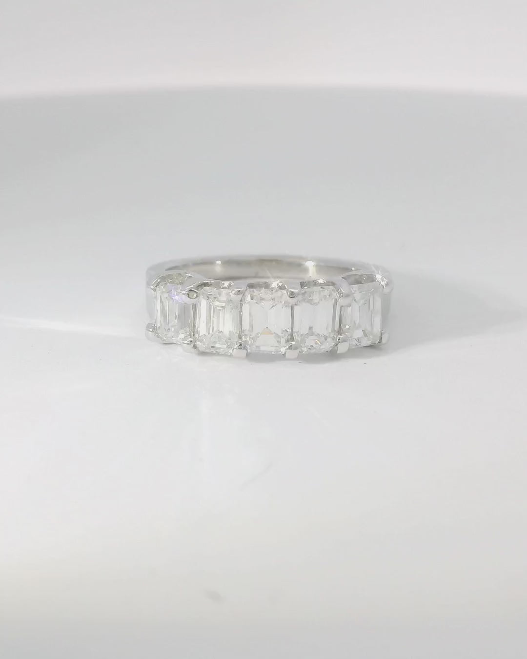 18KW Baguette Cut Diamond Band - 0.91ctw