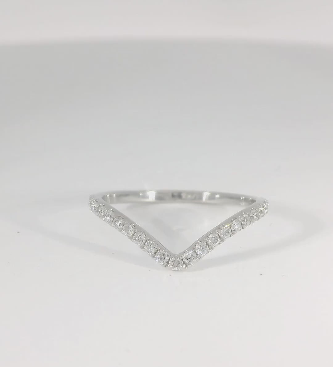14KW White Gold V-Shaped Contour Diamond Band - 0.22CTW