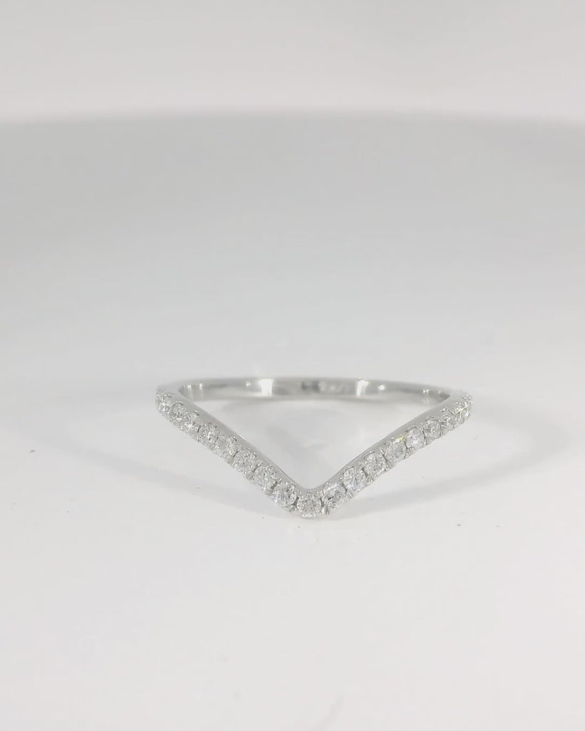 14KW White Gold V-Shaped Contour Diamond Band - 0.22CTW