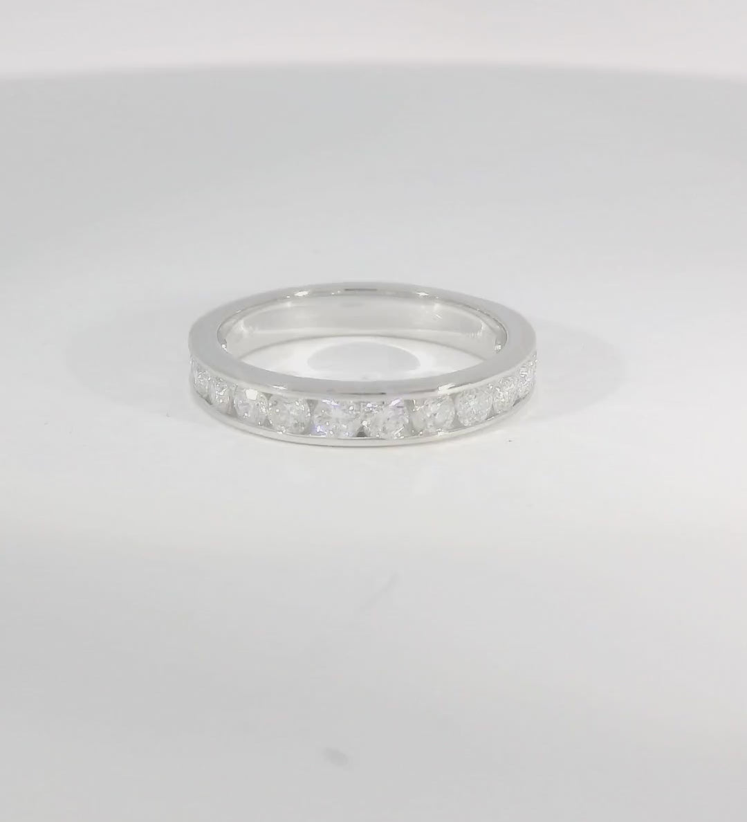14KW White Gold Channel-set Round Diamond Band - 1.00ctw