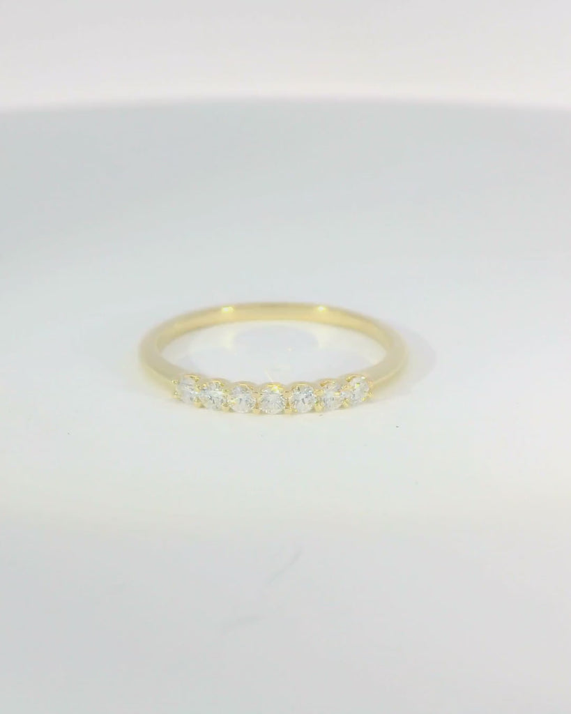 14KY 7-stone Diamond Wedding Band - 0.22ctw