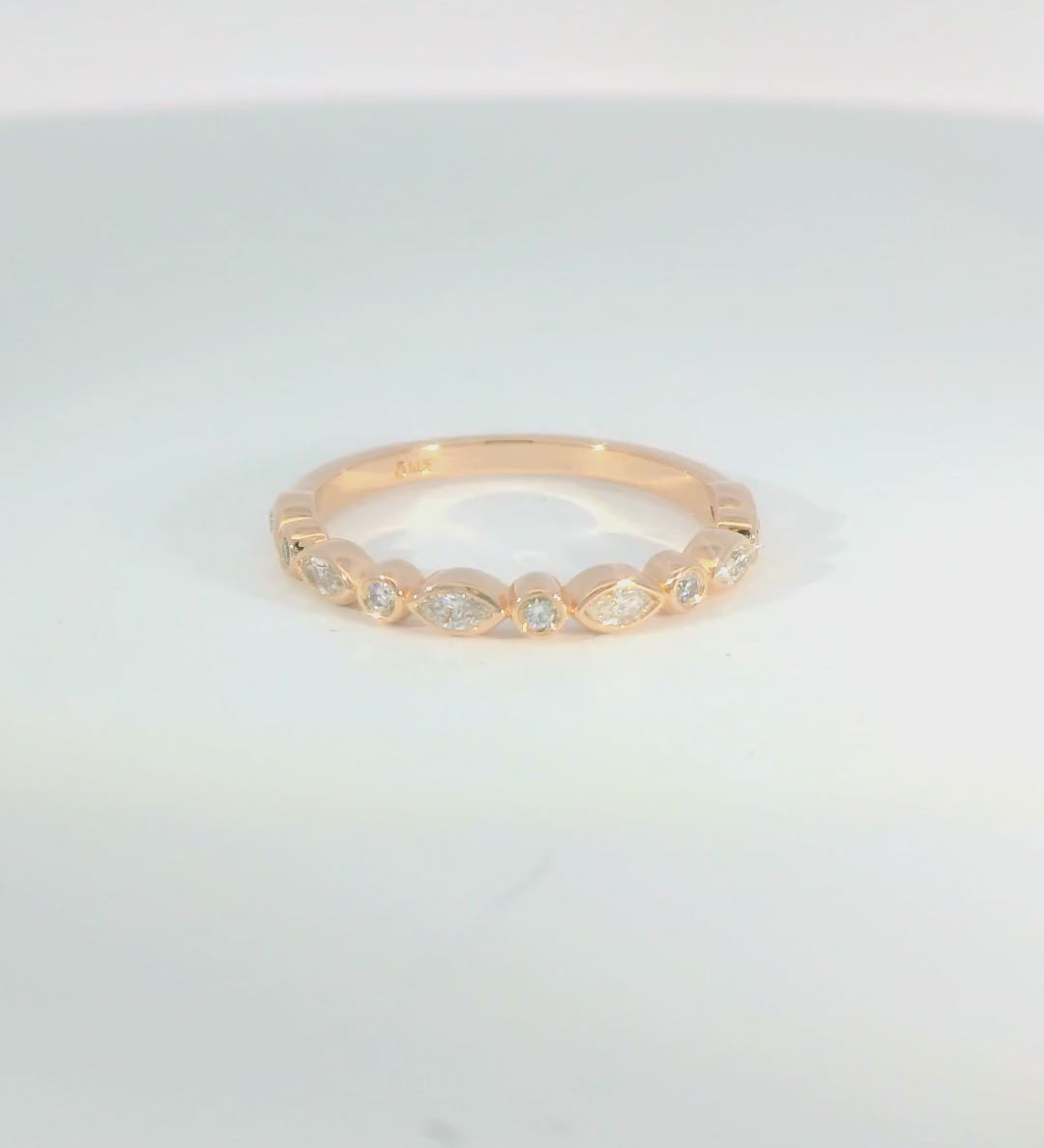 14KR Bezel-set Marquise and Diamond Band - 0.23ctw