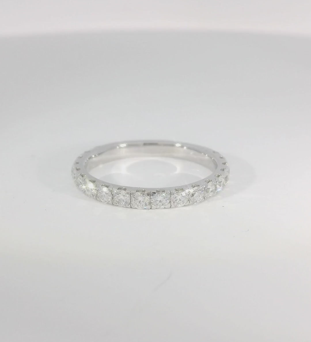 14KW White Gold French-set Diamond Wedding Band - 0.76ctw